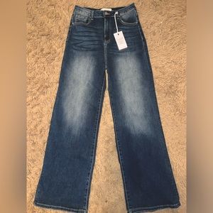 Risen Jeans Wide Leg and slightly distressed
